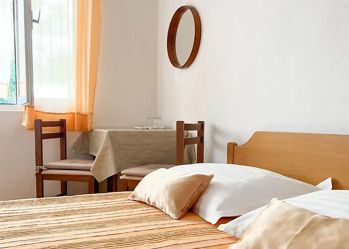 Seaside Apartments And Rooms