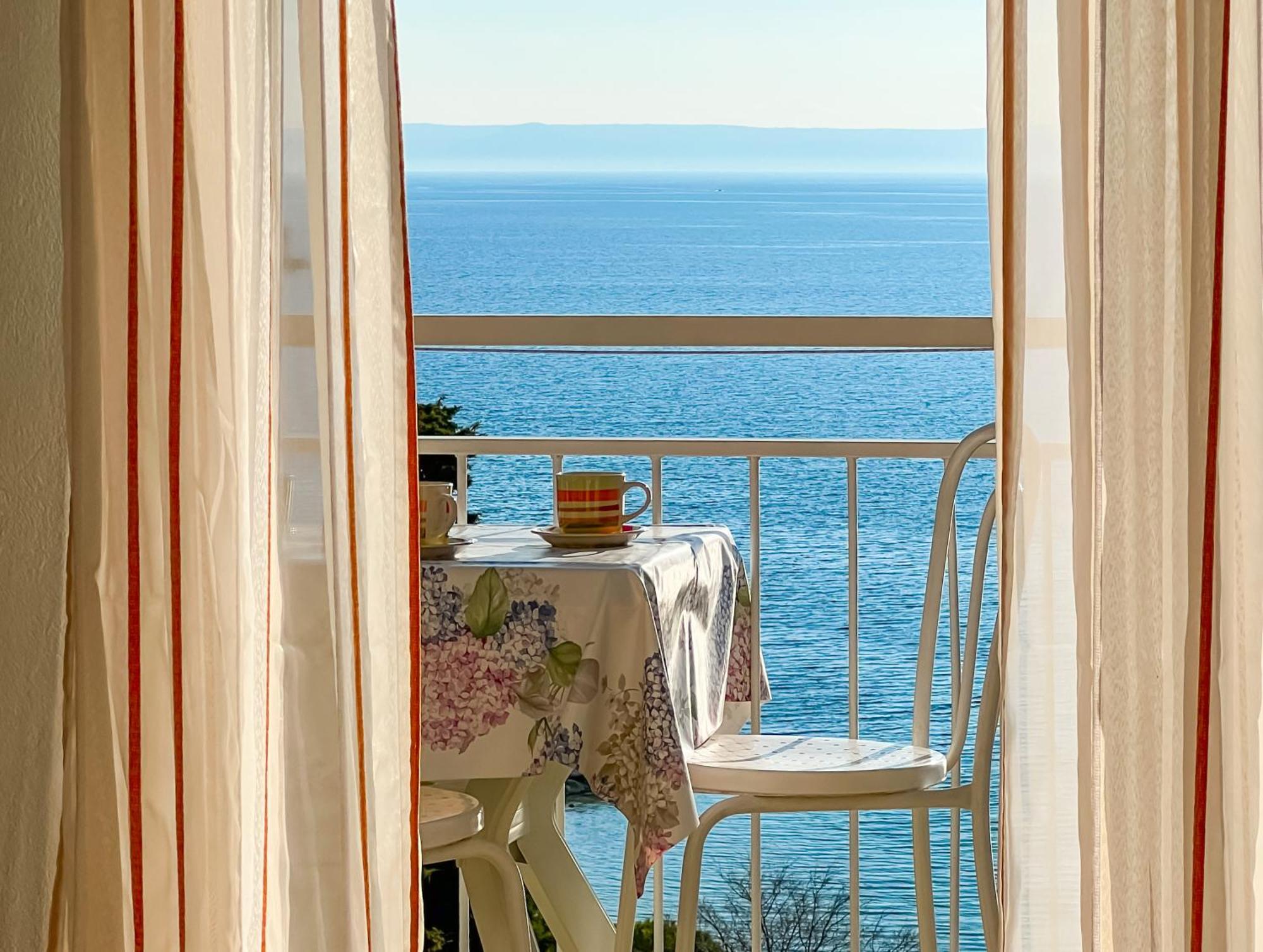 Seaside And Apartment
